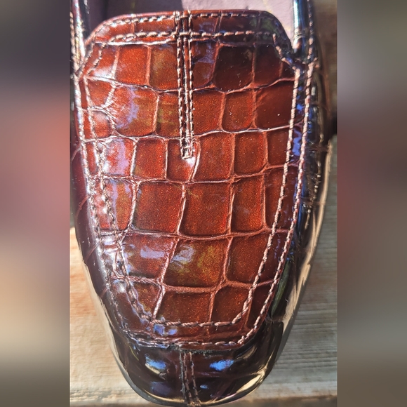 Clarks Everyday Women's Croc-Embossed Brown Leather Flats, 7.5 - Picture 6 of 10